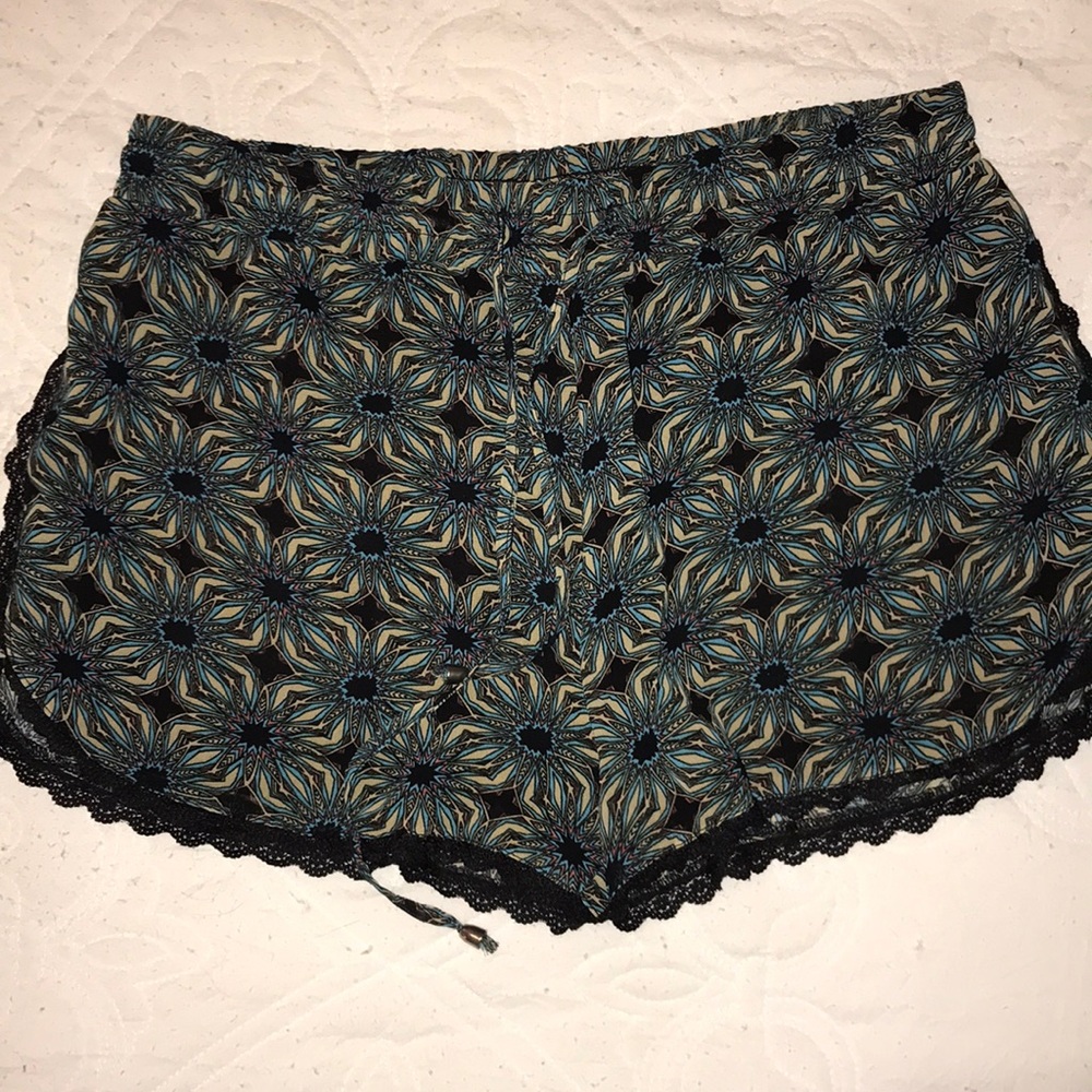 Tribal print/abstract print short